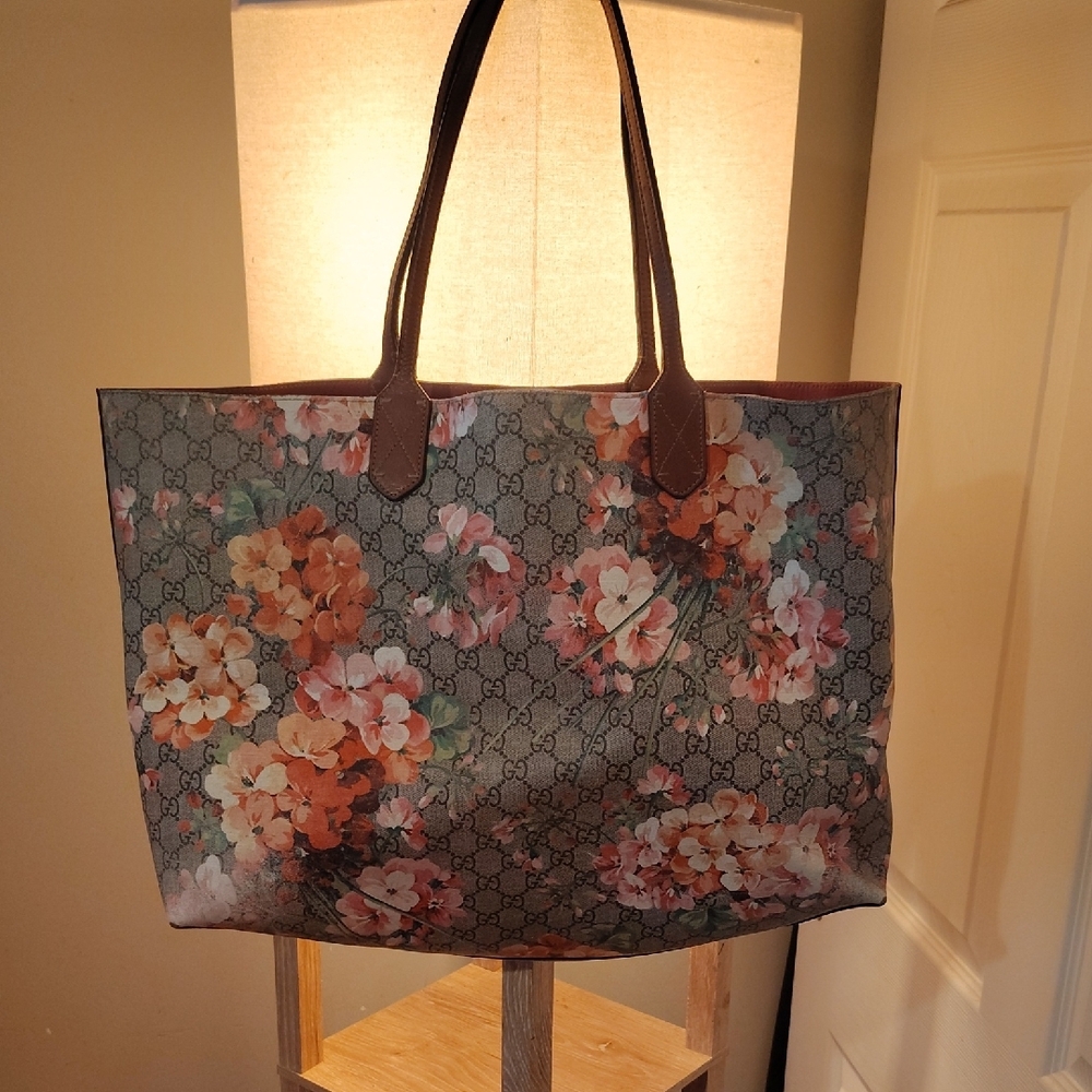Gucci Floral GG Supreme Tote in Gray with Pink and Coral Flowers